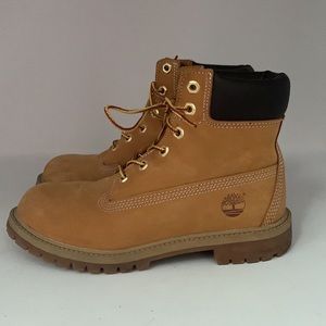 WOMENS CLASSIC TIMBERLAND BOOT!